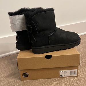 UGG Women’s Classic Double Bow Mini